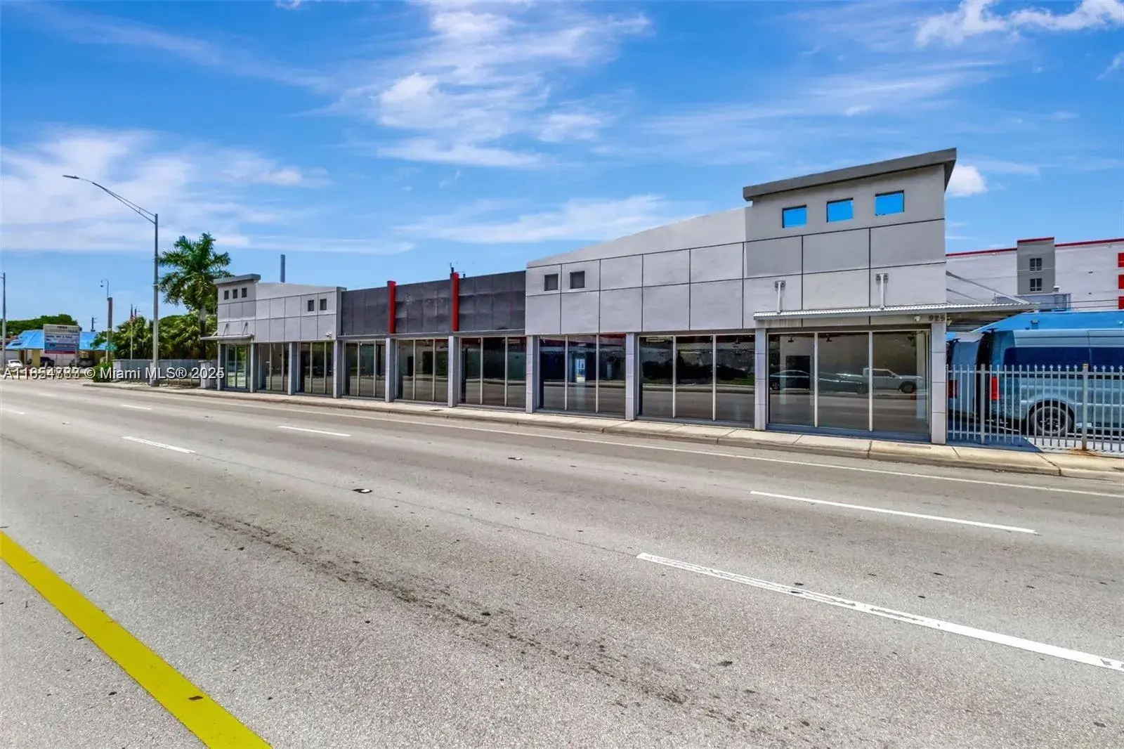 Commercial Sale for sale at 925 W Broward Blvd, Fort Lauderdale FL 33312
