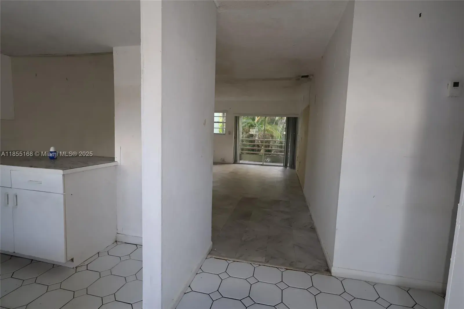 11081 NW 7th St # 203, Miami FL 33172