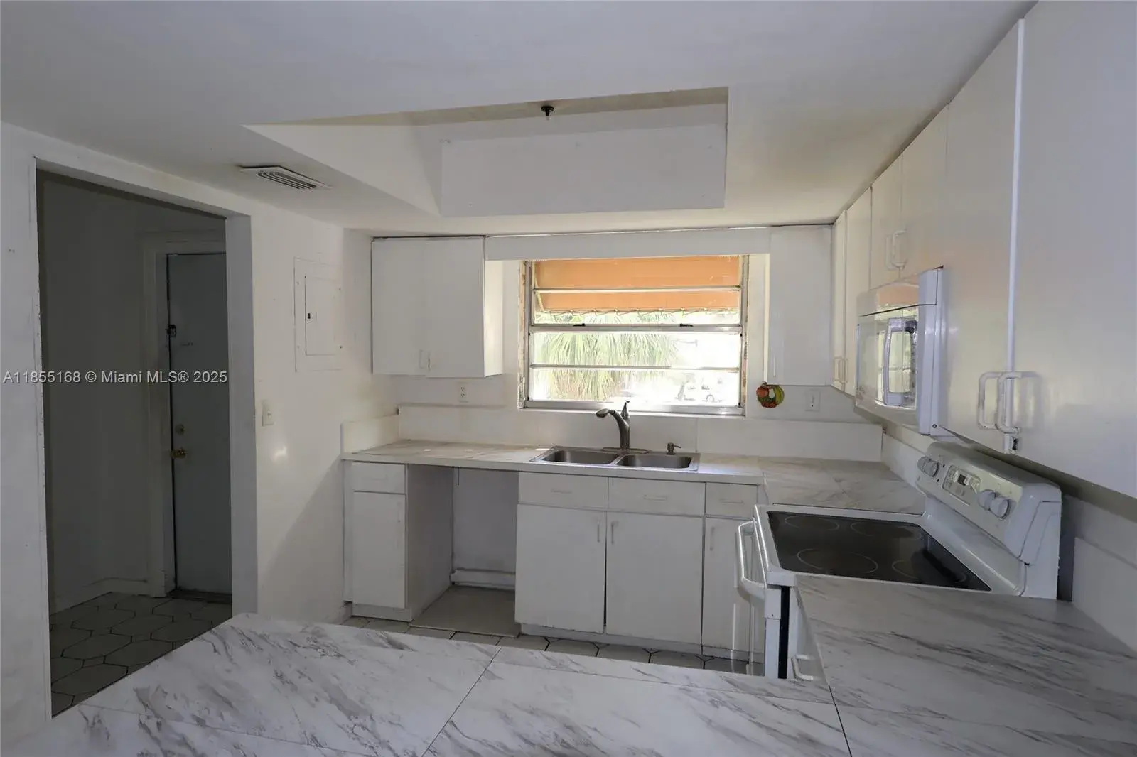 11081 NW 7th St # 203, Miami FL 33172