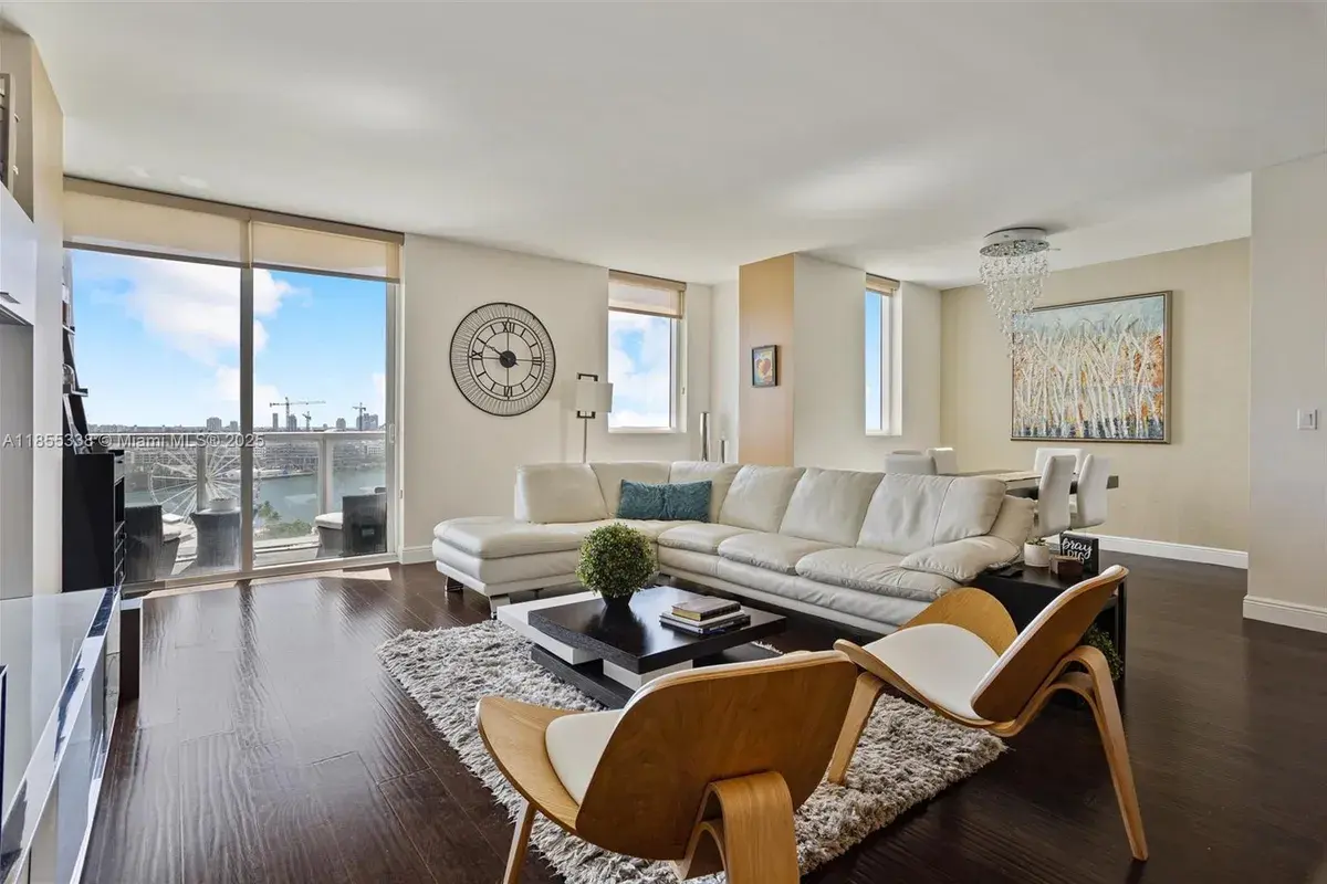 244 Biscayne Blvd # 1803, Miami FL 33132