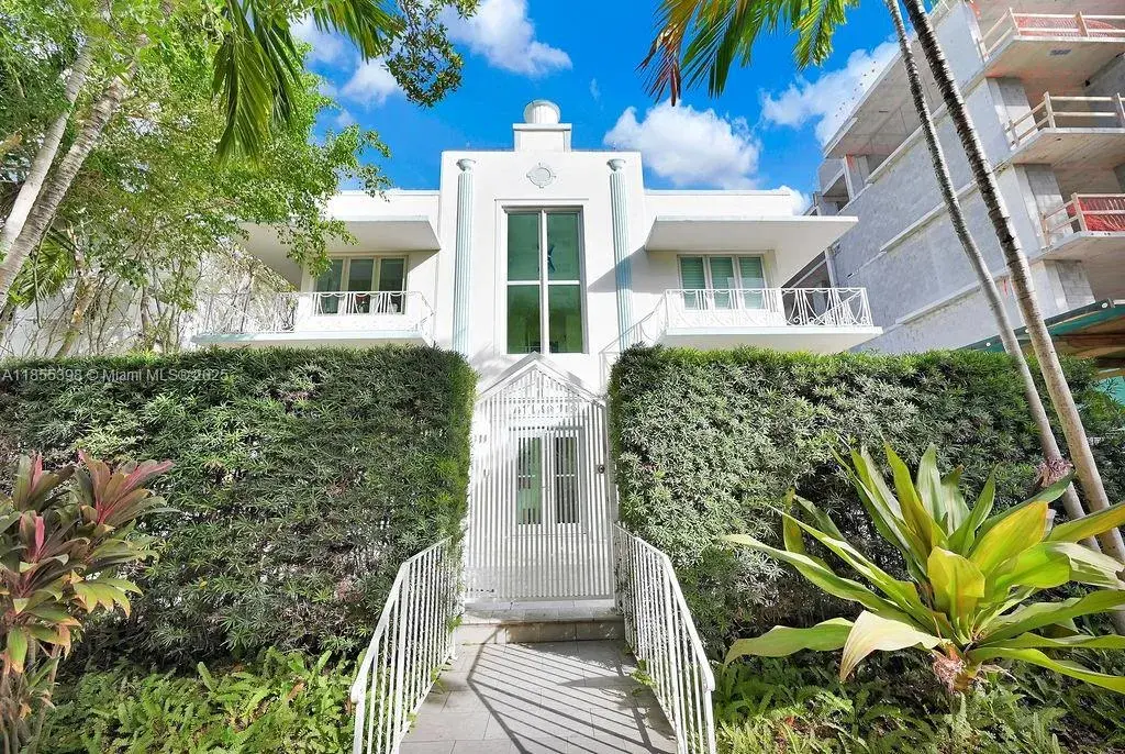 1 bedroom 1 bath Residential for sale at 1751 James Ave # 102, Miami Beach FL 33139