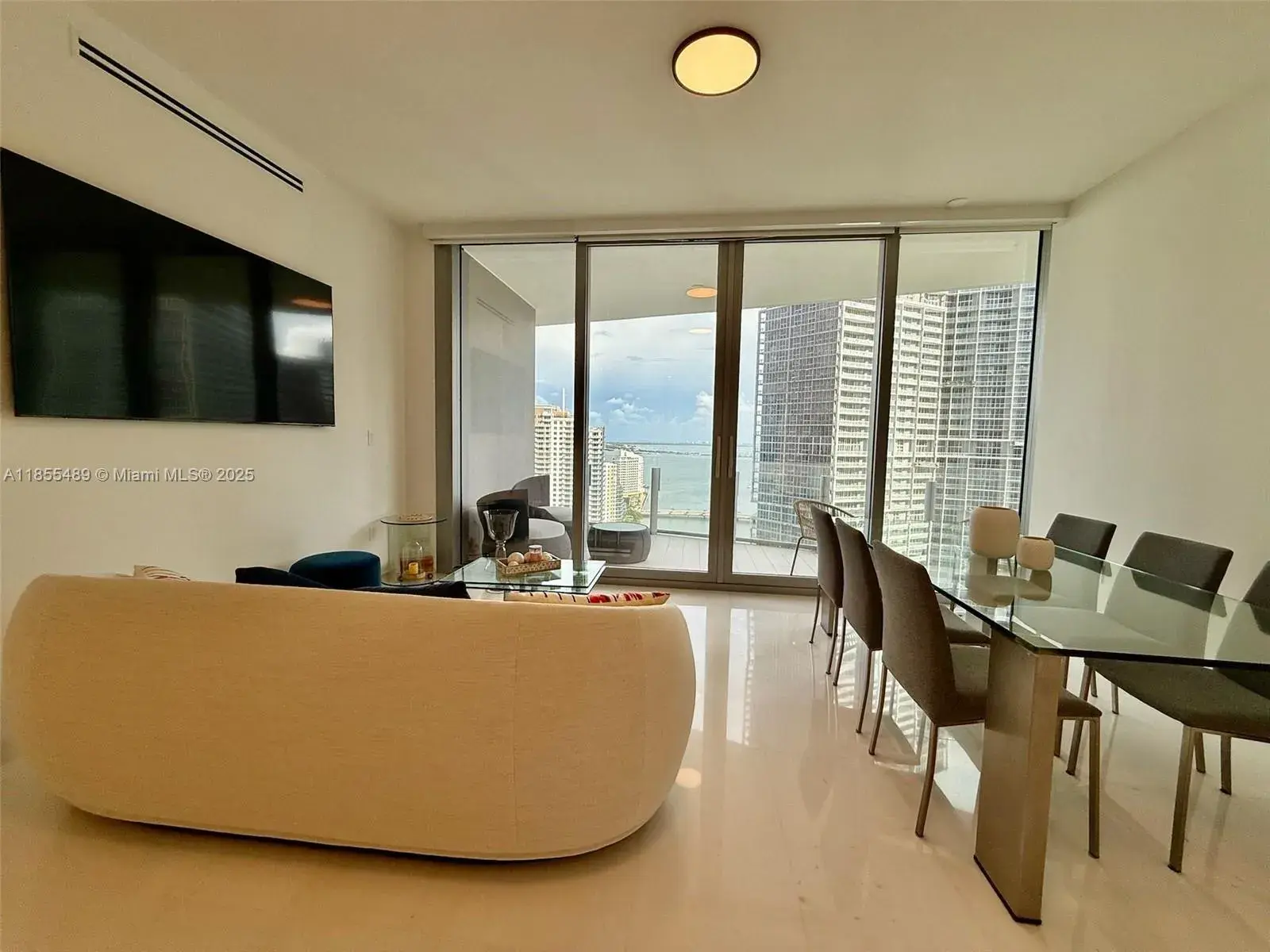 300 Biscayne Blvd Way # 2706, Miami FL 33131