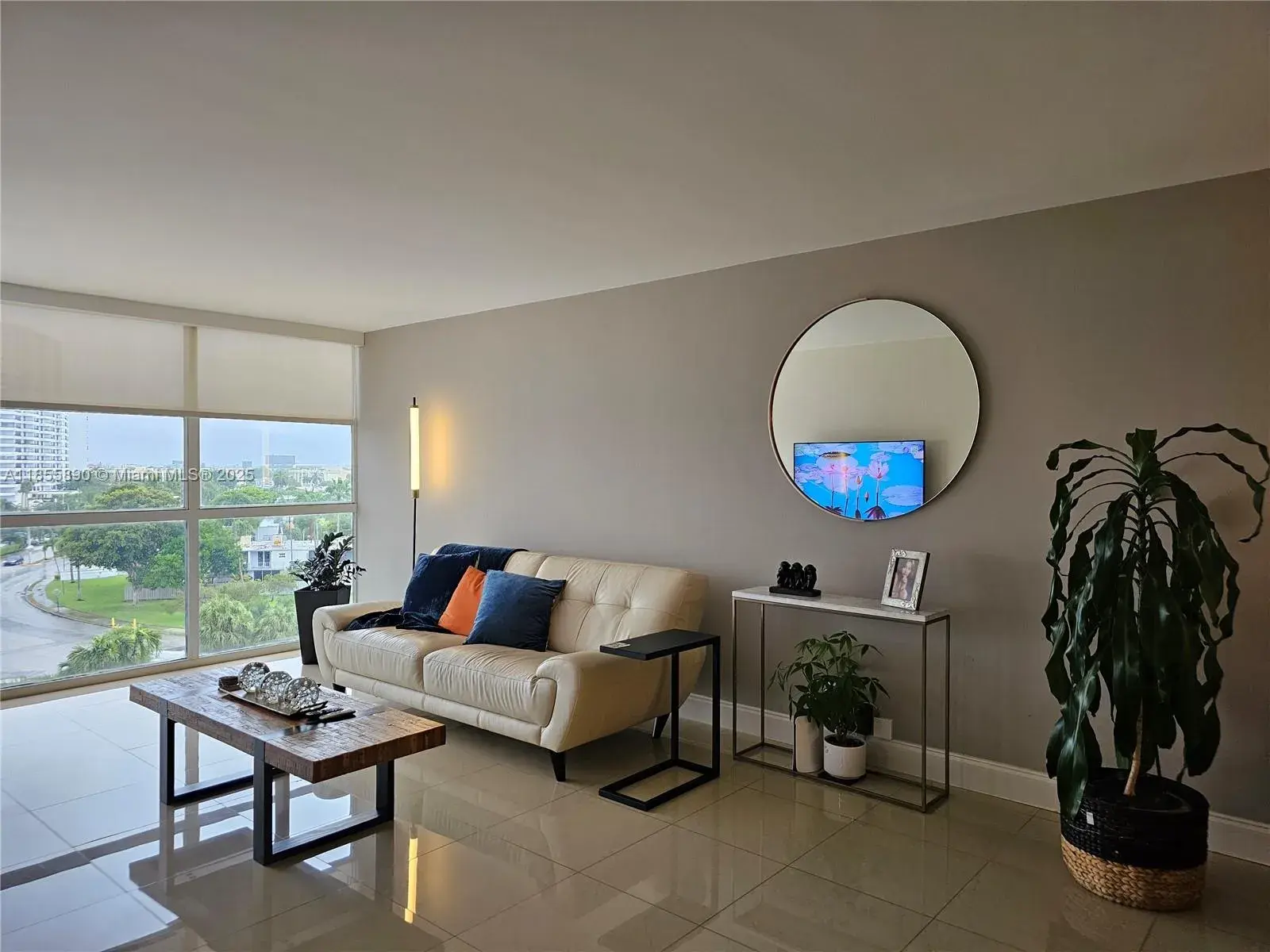 600 Parkview Dr # 701, Hallandale Beach FL 33009