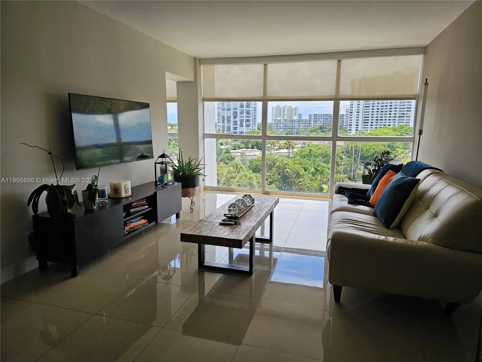 600 Parkview Dr # 701, Hallandale Beach FL 33009