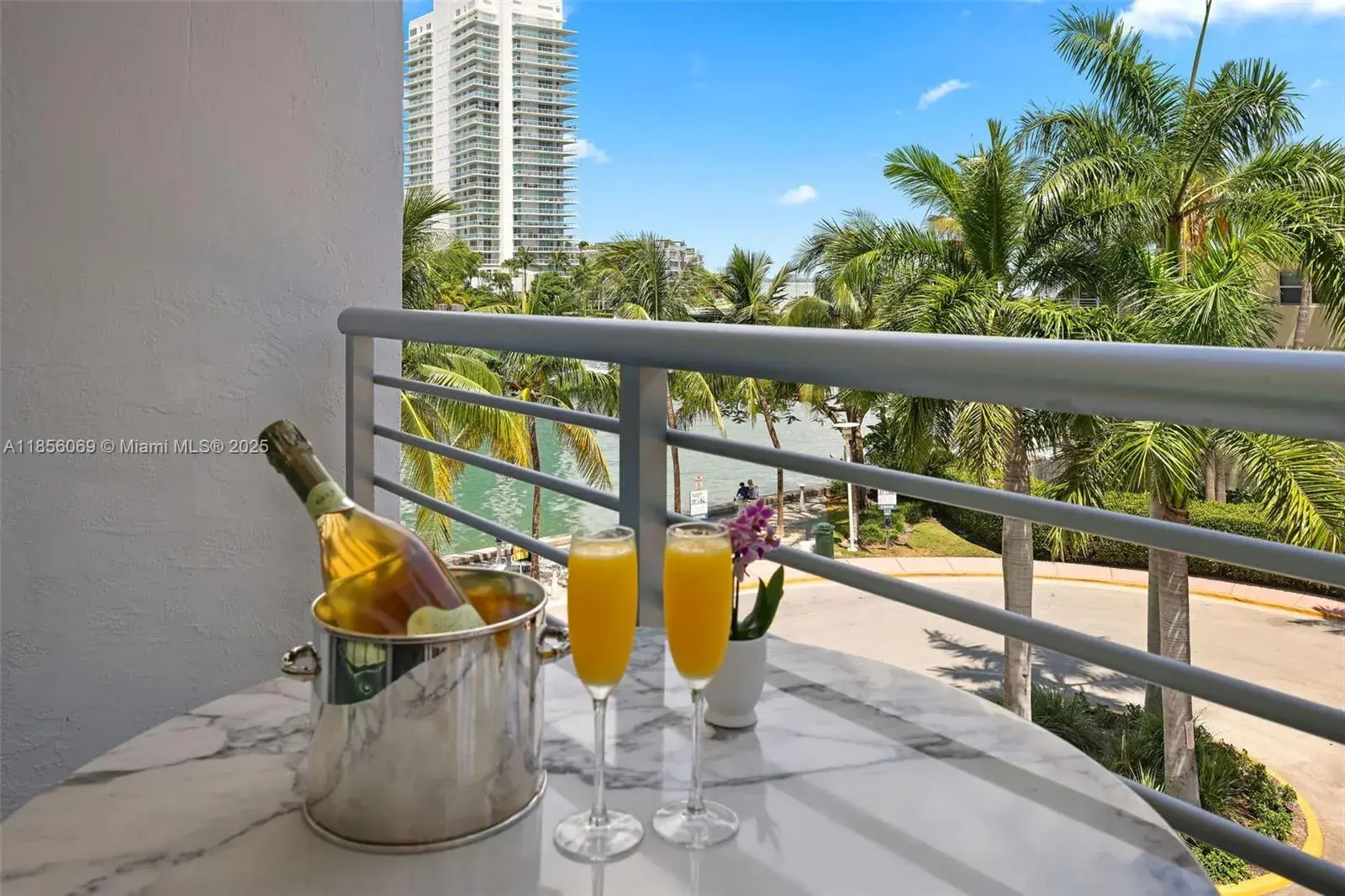 1 bedroom 1 bath Residential for sale at 1450 Lincoln Rd # 403, Miami Beach FL 33139