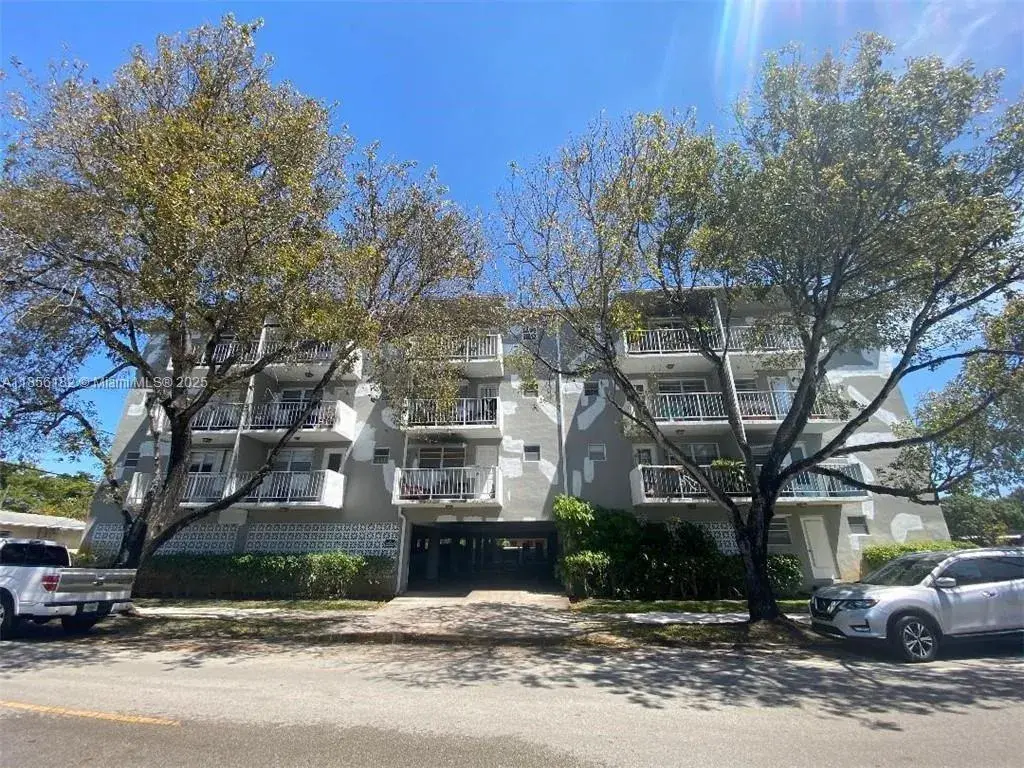 2 bedroom 1 bath Residential for sale at 1855 Plunkett St # 101, Hollywood FL 33020