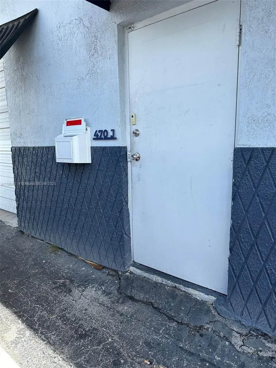 470 Ansin Blvd # 470J, Hallandale Beach FL 33009