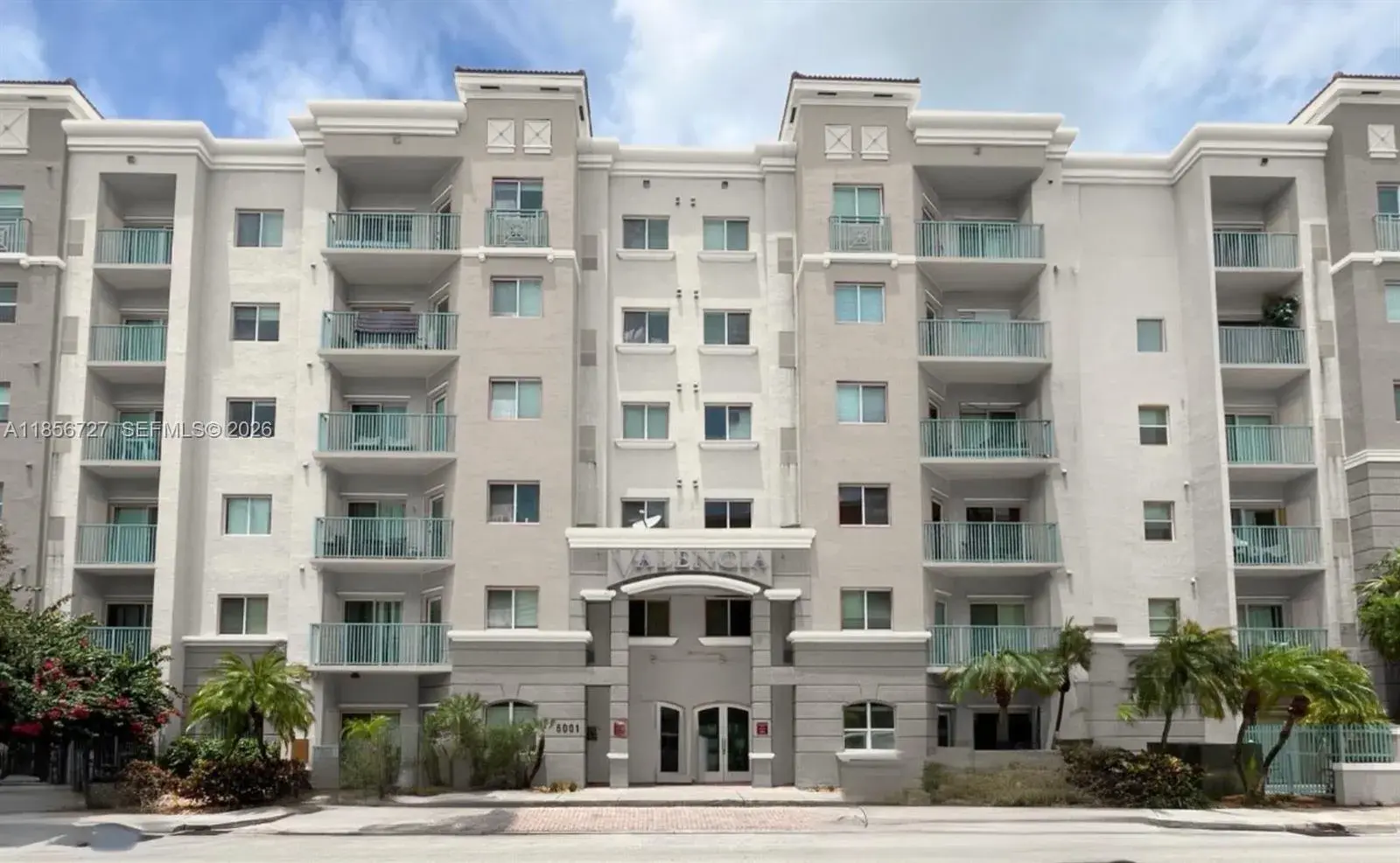 1 bedroom 1 bath Residential for sale at 6001 SW 70th St # 127, South Miami FL 33143