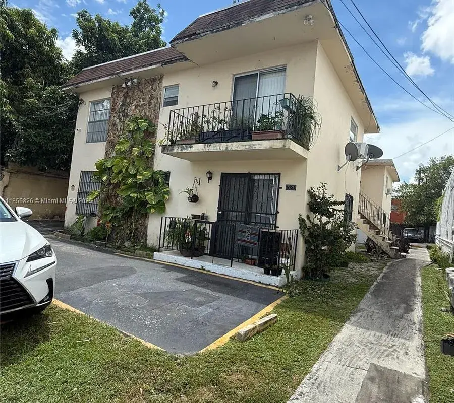 1520 SW 1st St, Miami FL 33135