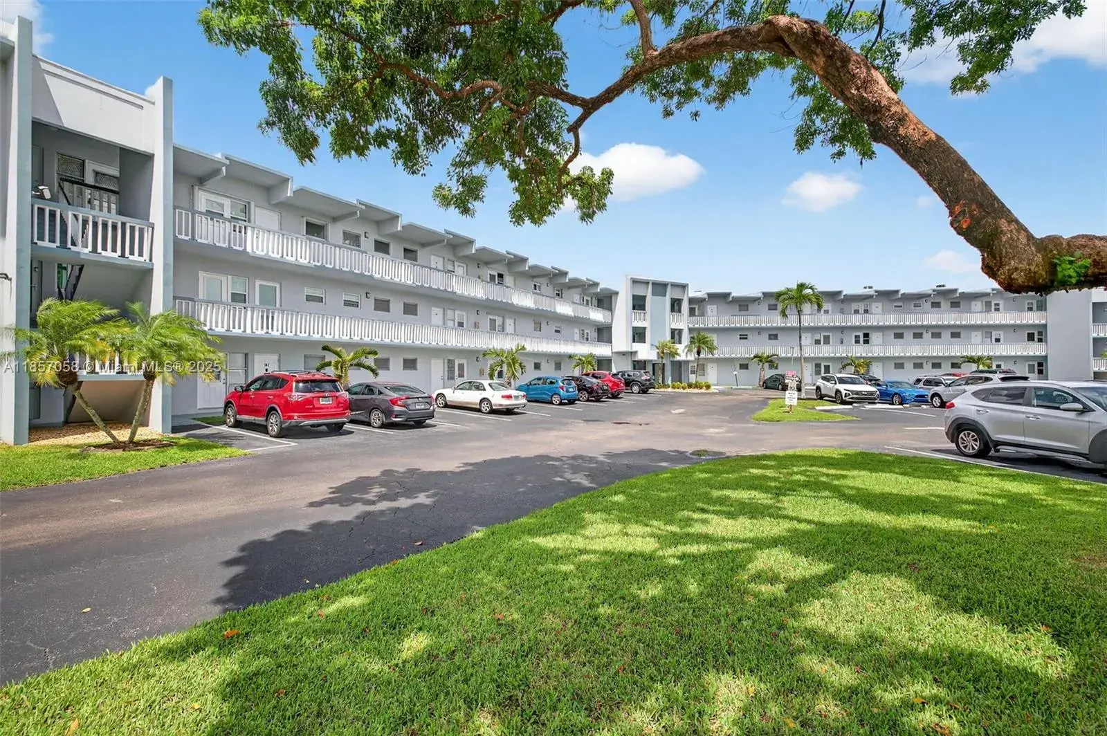 2200 Park Ln # 205, Hollywood FL 33021