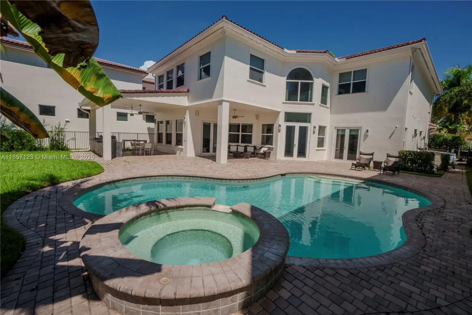 5 bedroom 4 bath Residential for sale at 822 Meridian Ln, Hollywood FL 33019