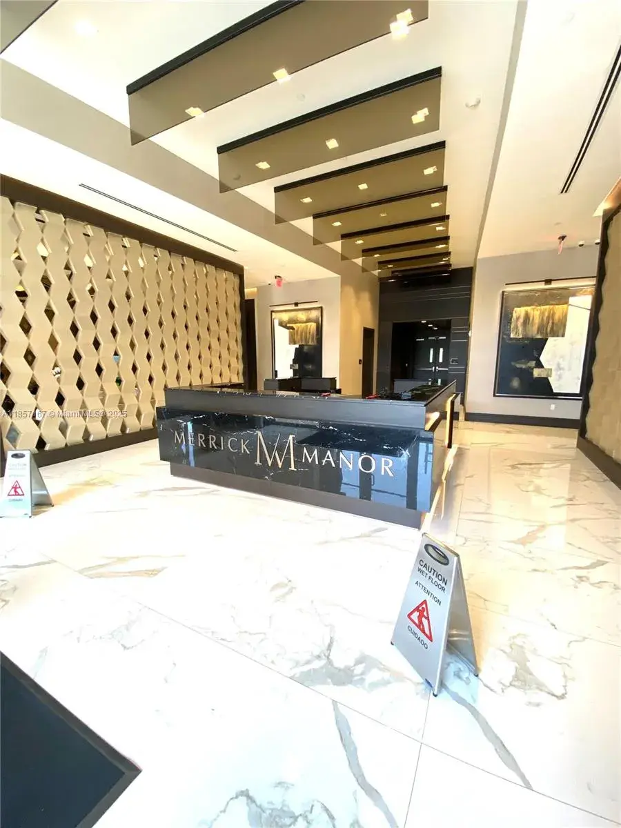 1 bedroom 1 bath for sale at 301 Altara Ave, Coral Gables FL 33146