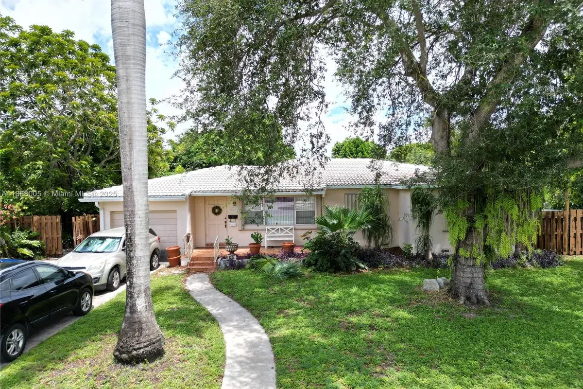 2527 Fillmore St, Hollywood FL 33020