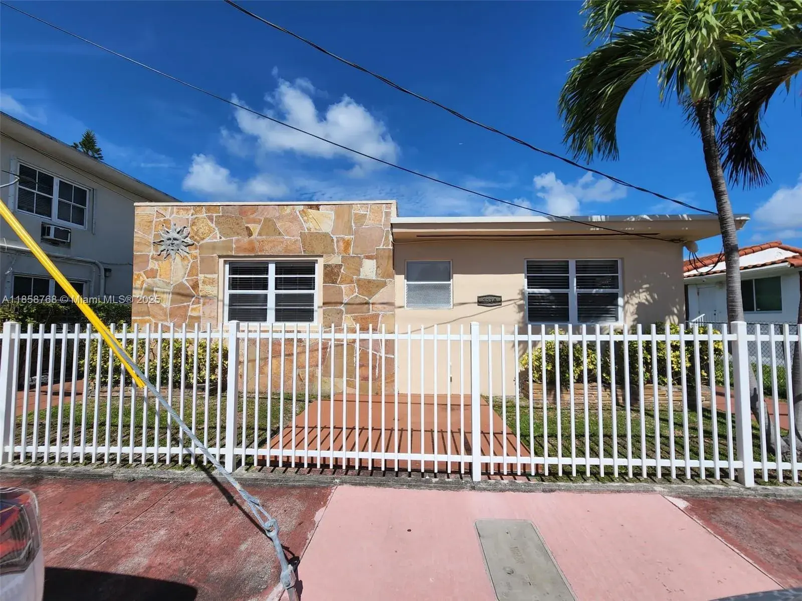 7710 Carlyle Ave, Miami Beach FL 33141