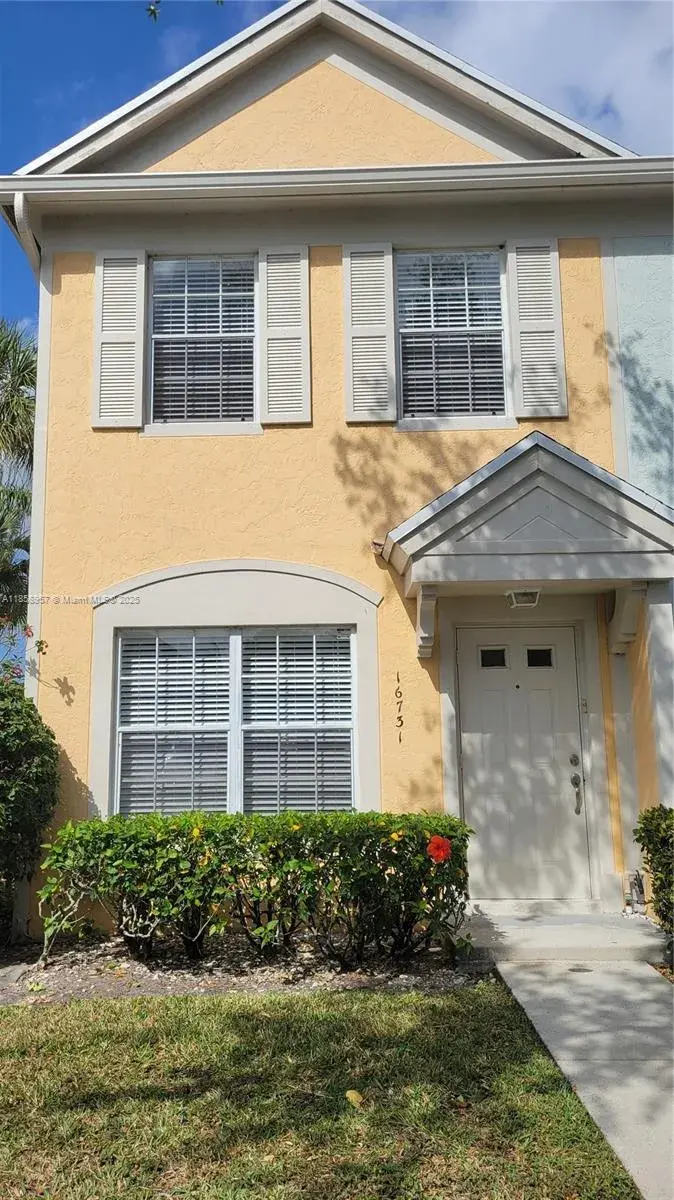 16731 Hemingway Dr, Weston FL 33326