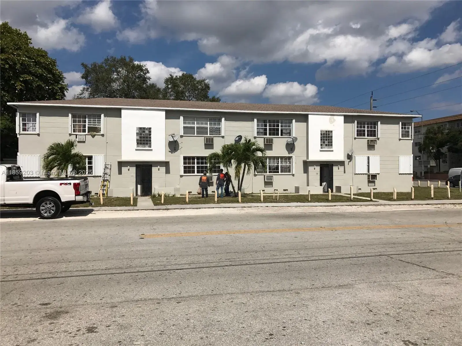 Commercial Sale for sale at 595 NE 129th St, North Miami FL 33161