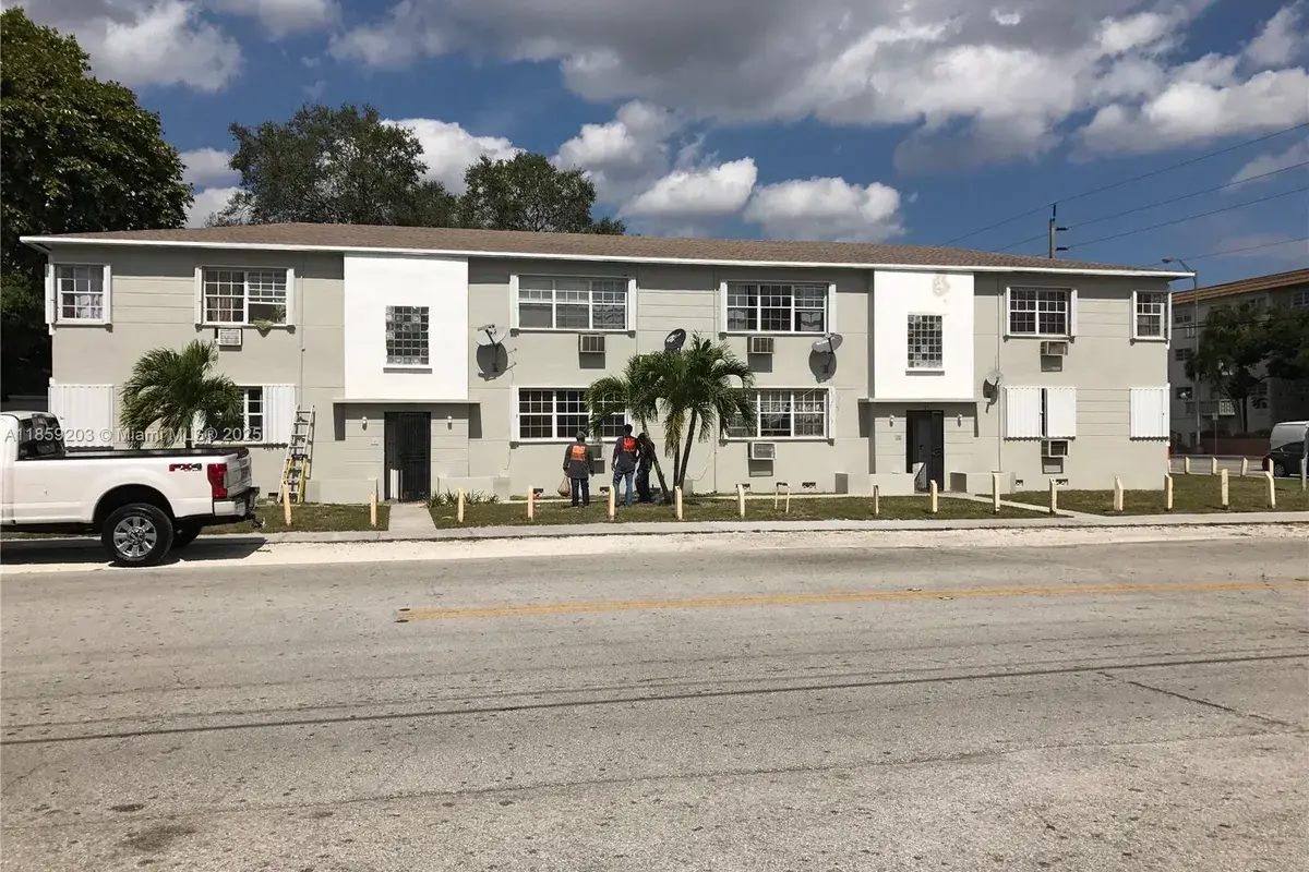 595 NE 129th St, North Miami FL 33161