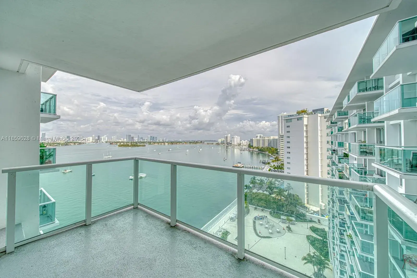 1 bedroom 1 bath Residential for sale at 1000 West Ave # 1423, Miami Beach FL 33139