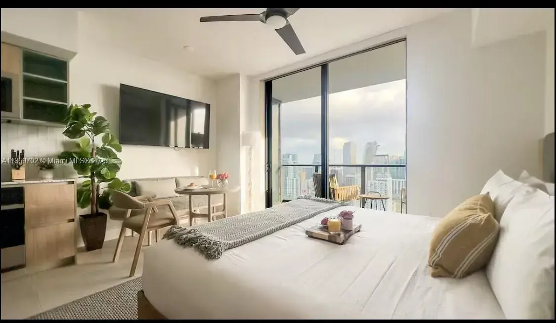 159 NE 6th St # 4612, Miami FL 33132