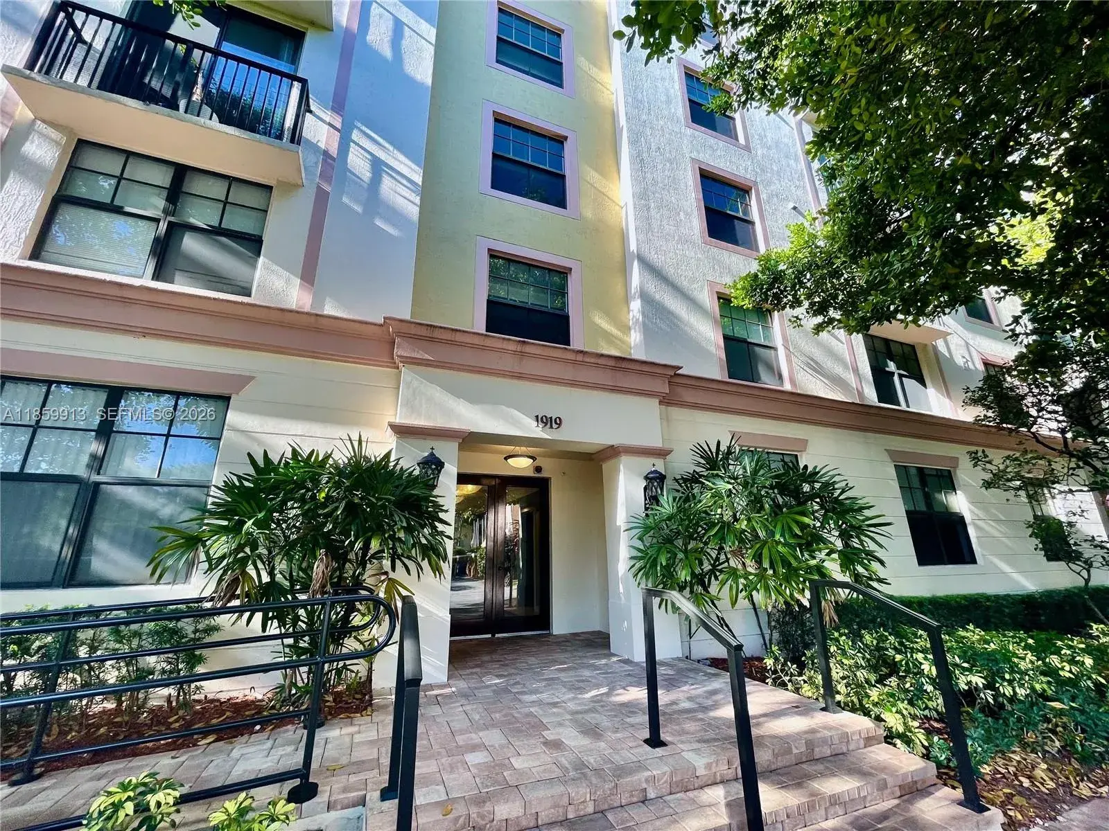 2 bedroom 2 bath Residential for sale at 1919 Van Buren St # 818A, Hollywood FL 33020