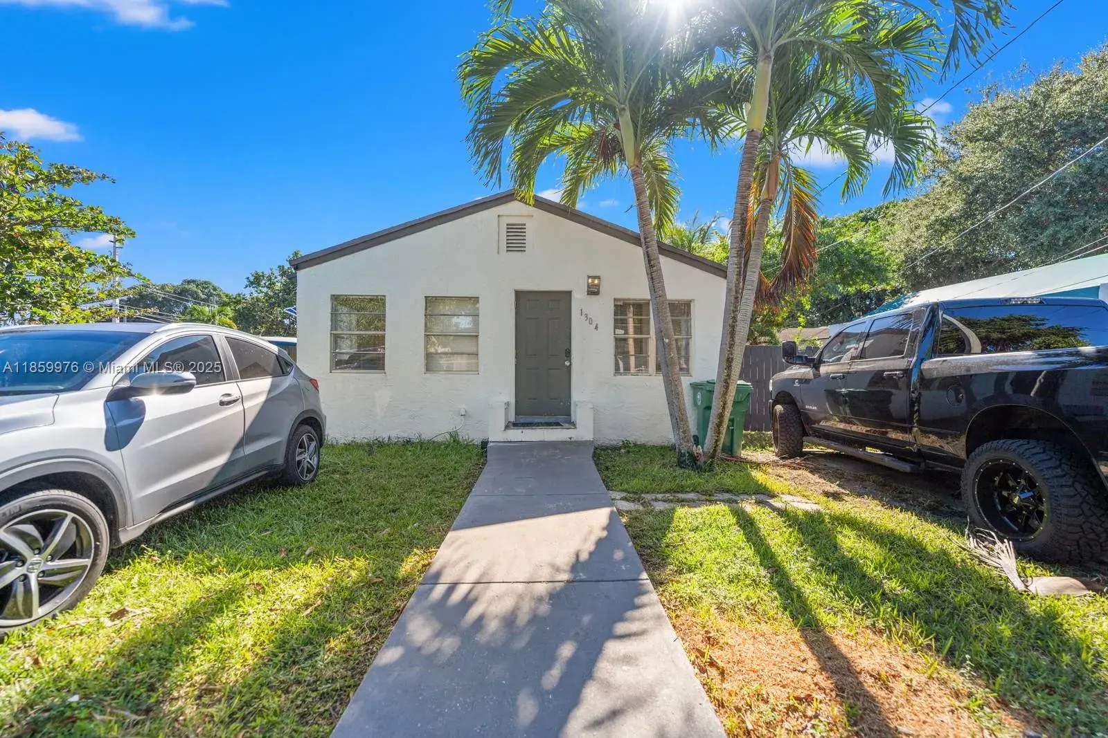1304 NW 43rd St, Miami FL 33142 photo 2