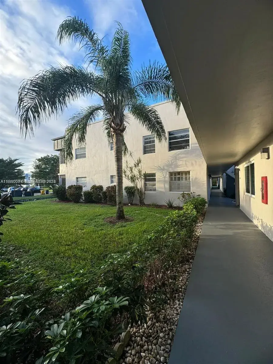 303 Burgundy G # 303, Delray Beach FL 33484