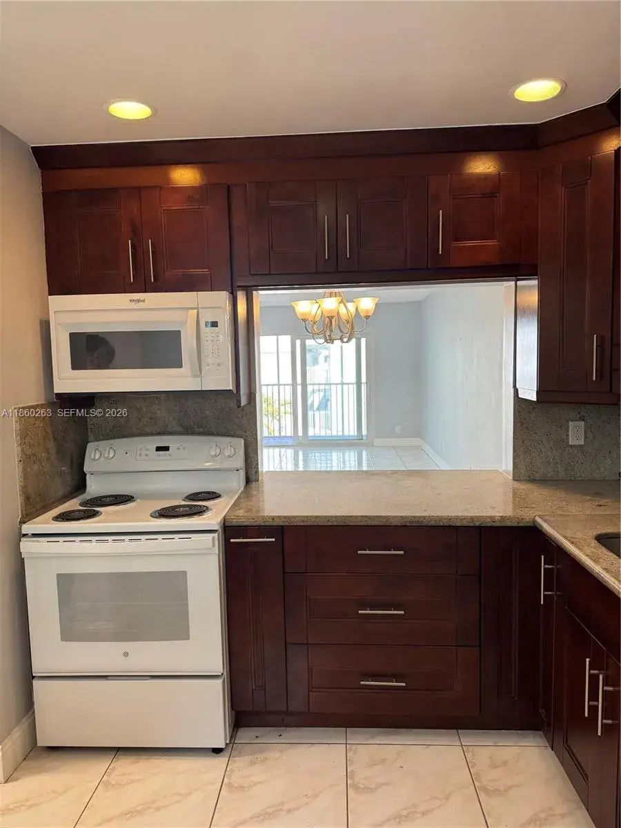 215 SE 3rd Ave # 305A, Hallandale Beach FL 33009