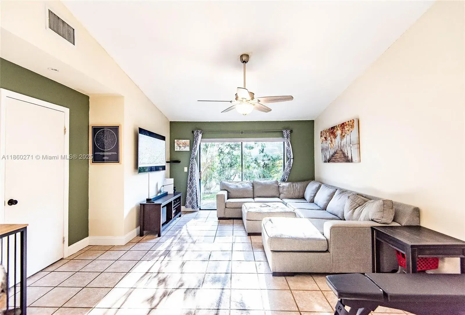 3 bedroom 2 bath Residential for sale at 895 SW 120th Way, Davie FL 33325