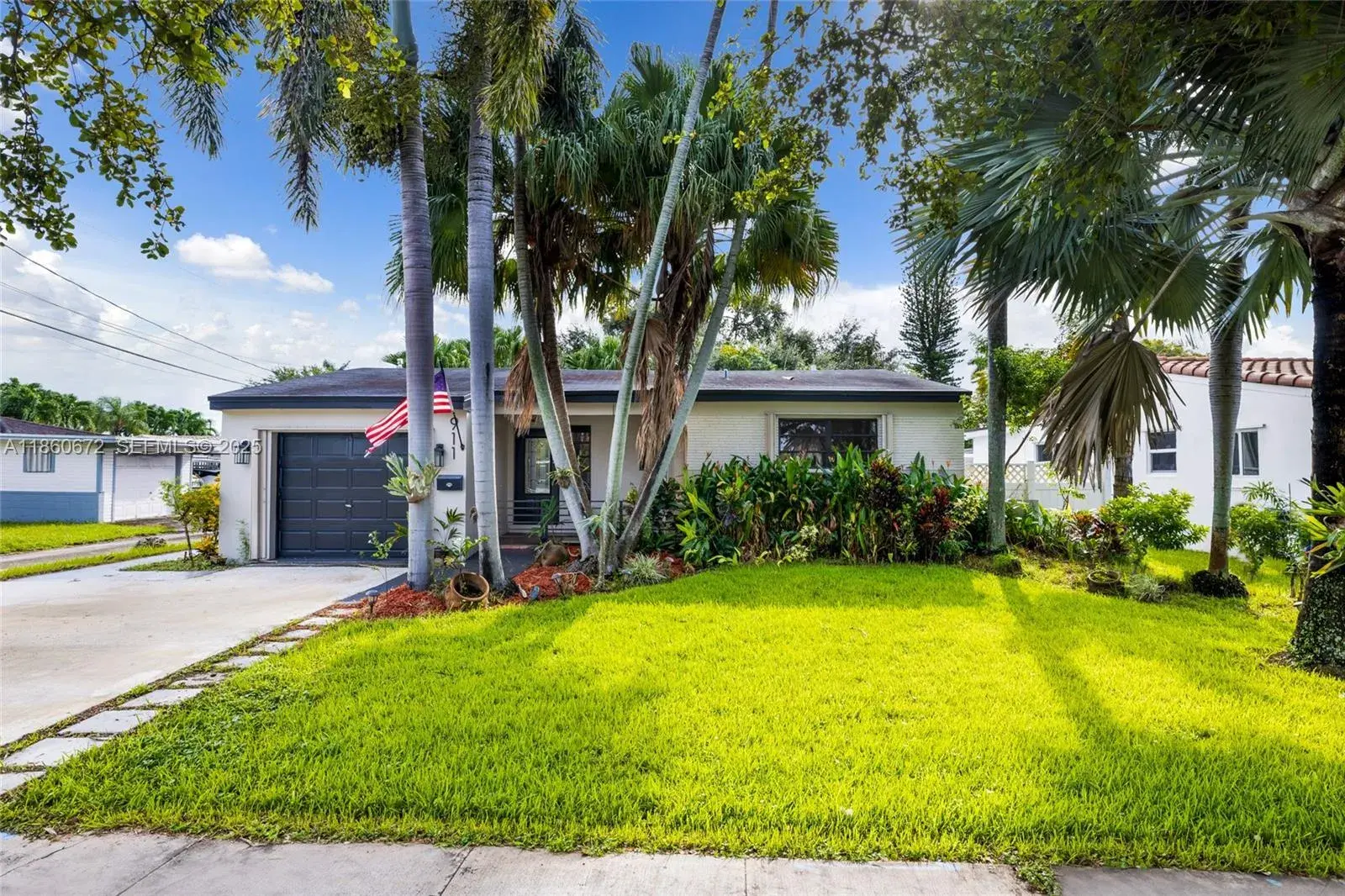 2 bedroom 2 bath Residential for sale at 911 N Park Rd, Hollywood FL 33021