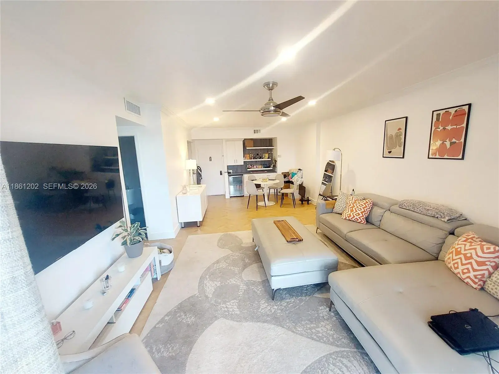 1 bedroom 1 bath Residential for sale at 4400 Hillcrest Dr # 1005A, Hollywood FL 33021