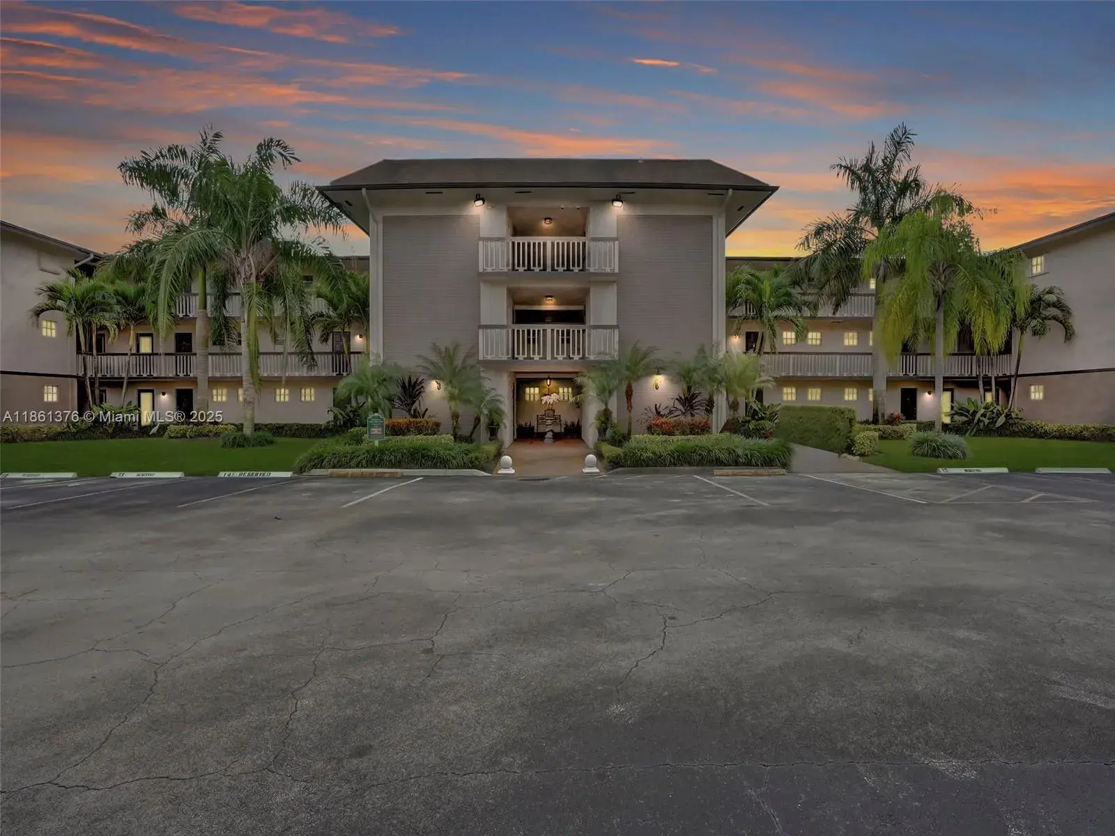 2 bedroom 2 bath Residential for sale at 4900 Washington St # 203, Hollywood FL 33021