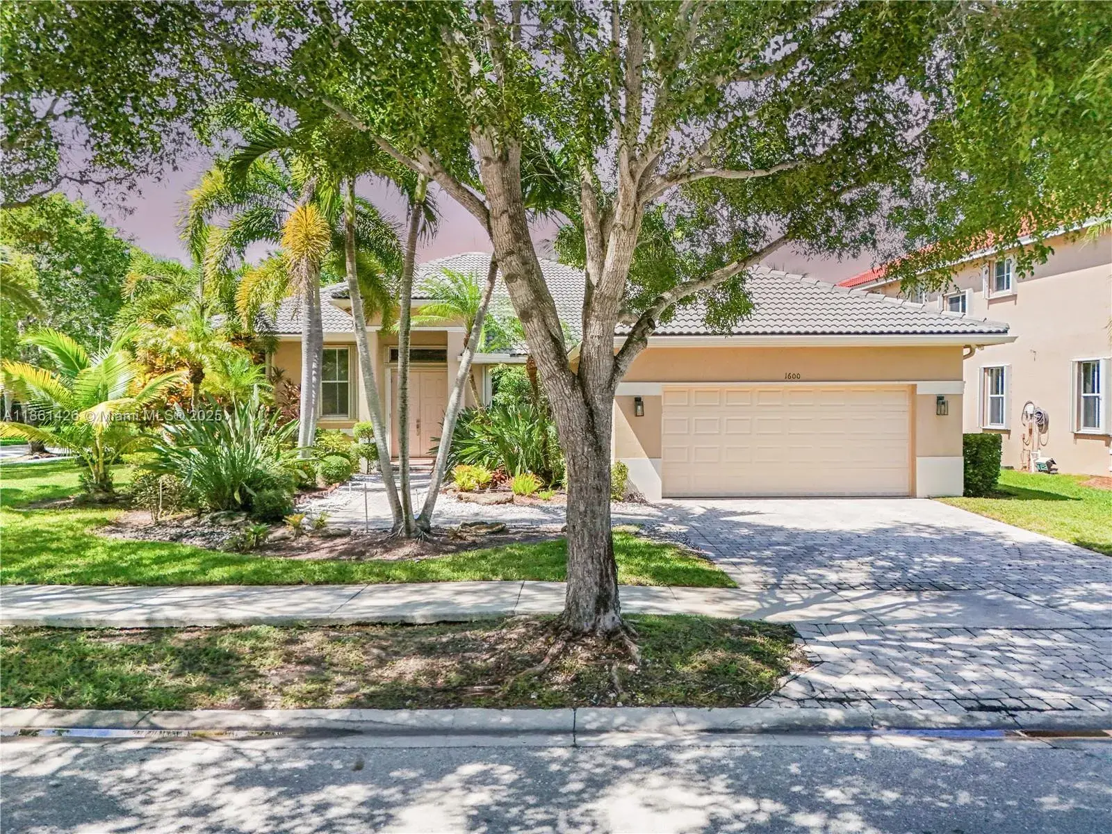 4 bedroom 2 bath Residential for sale at 1600 Blue Jay Cir, Weston FL 33327