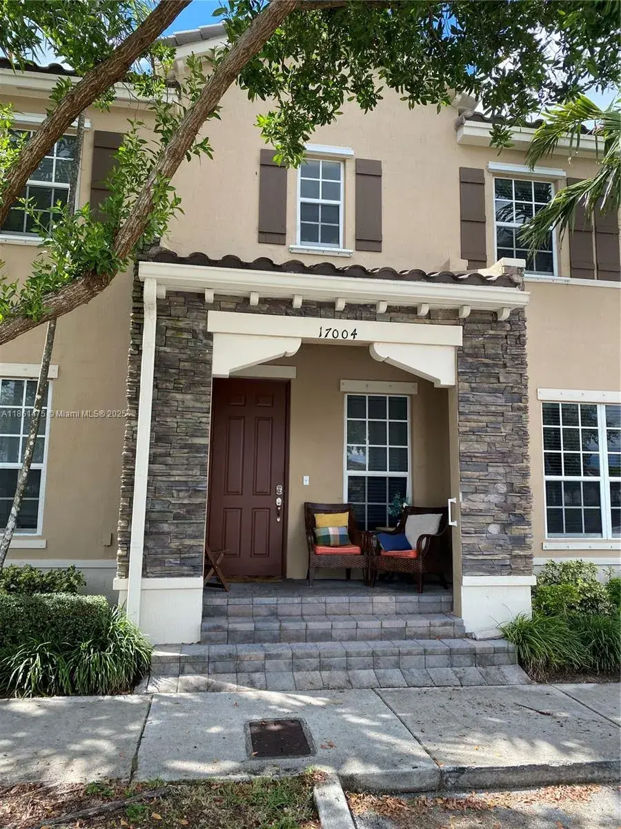 4 bedroom 3 bath Residential for sale at 17004 SW 95th Ter, Miami FL 33196