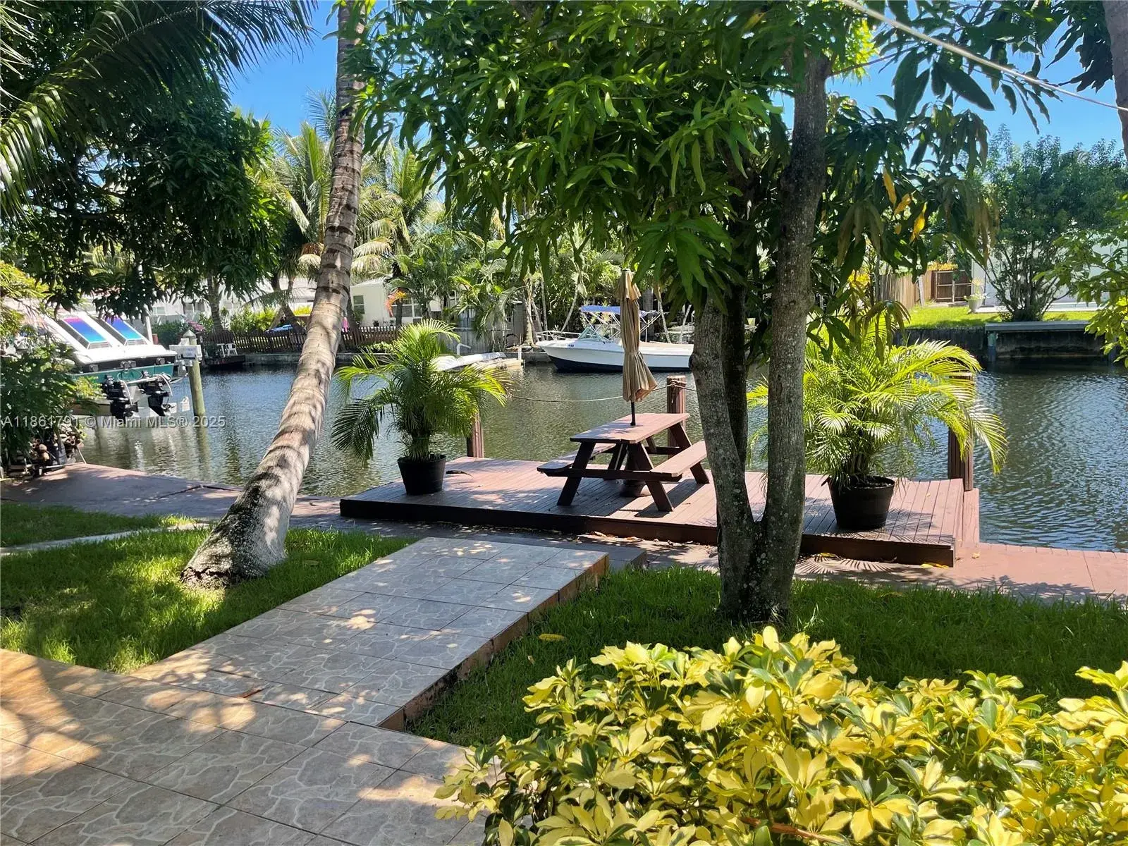 3 bedroom 3 bath Residential for sale at 2626 Thomas St, Hollywood FL 33020