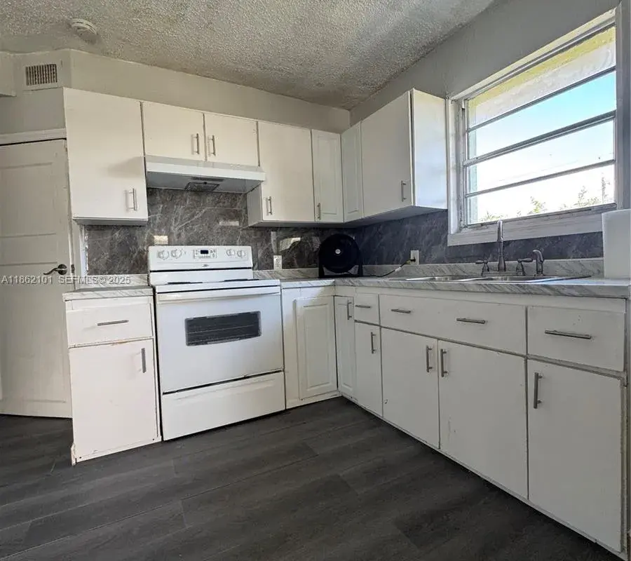 7802 NW 8th Ave # 1, Miami FL 33150
