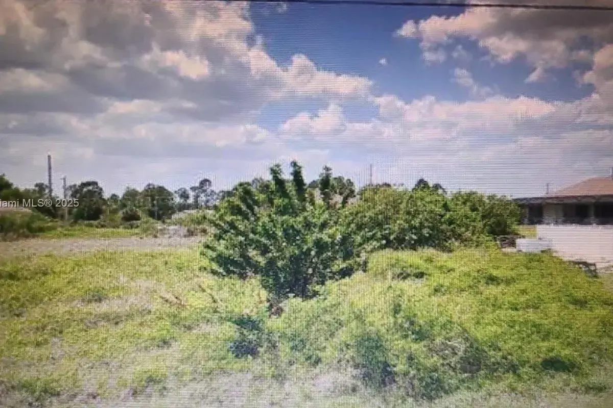 718 EUSTON AVE, Lehigh Acres FL 33974