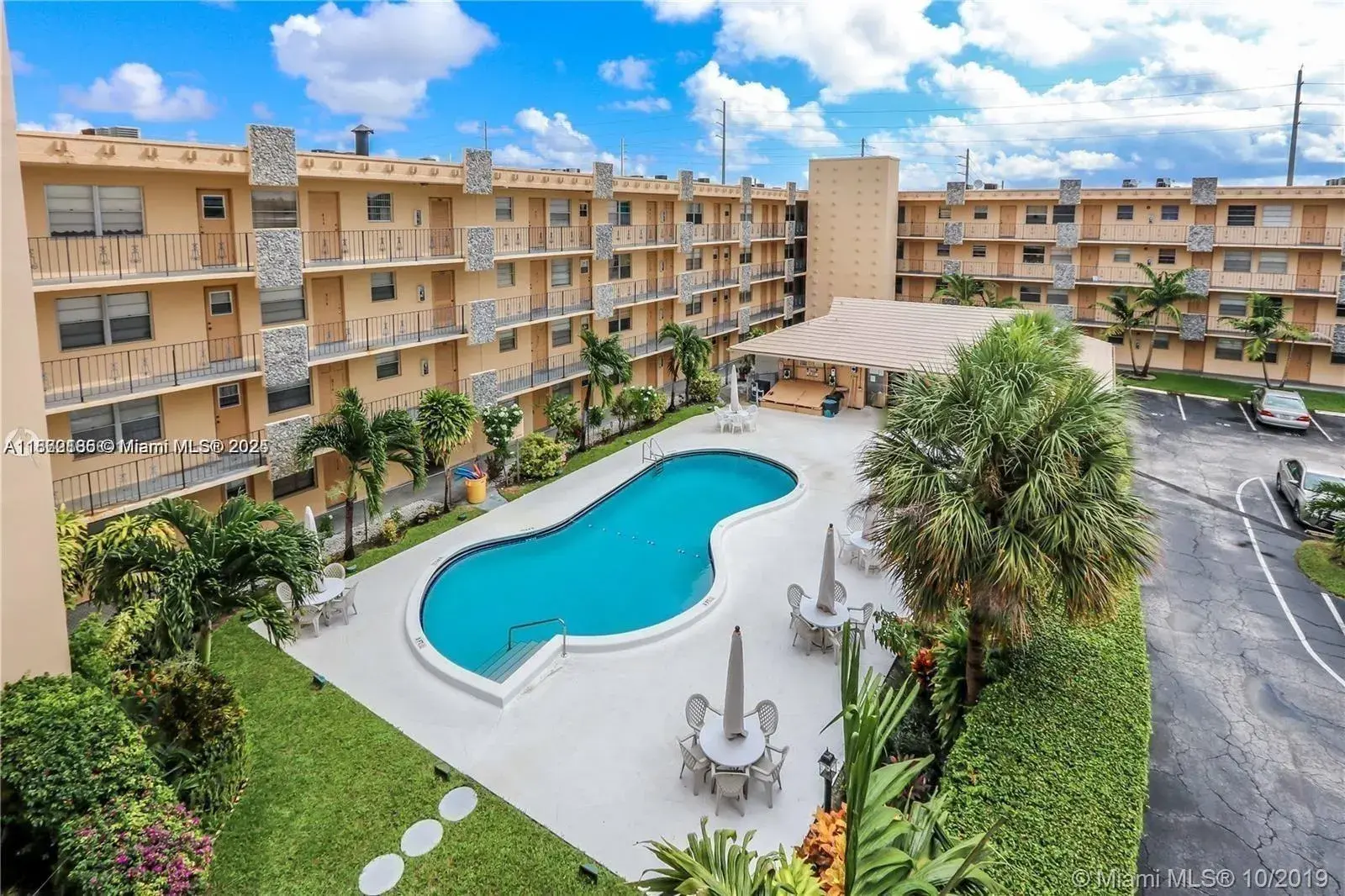 2 bedroom 1 bath Residential for sale at 2145 Pierce St # 421, Hollywood FL 33020