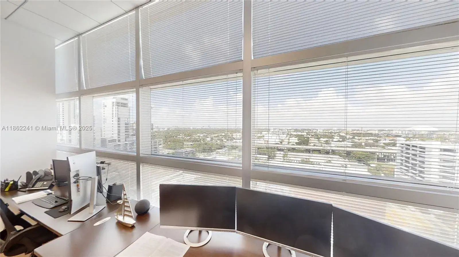 175 SW 7th St # 1612, Miami FL 33130