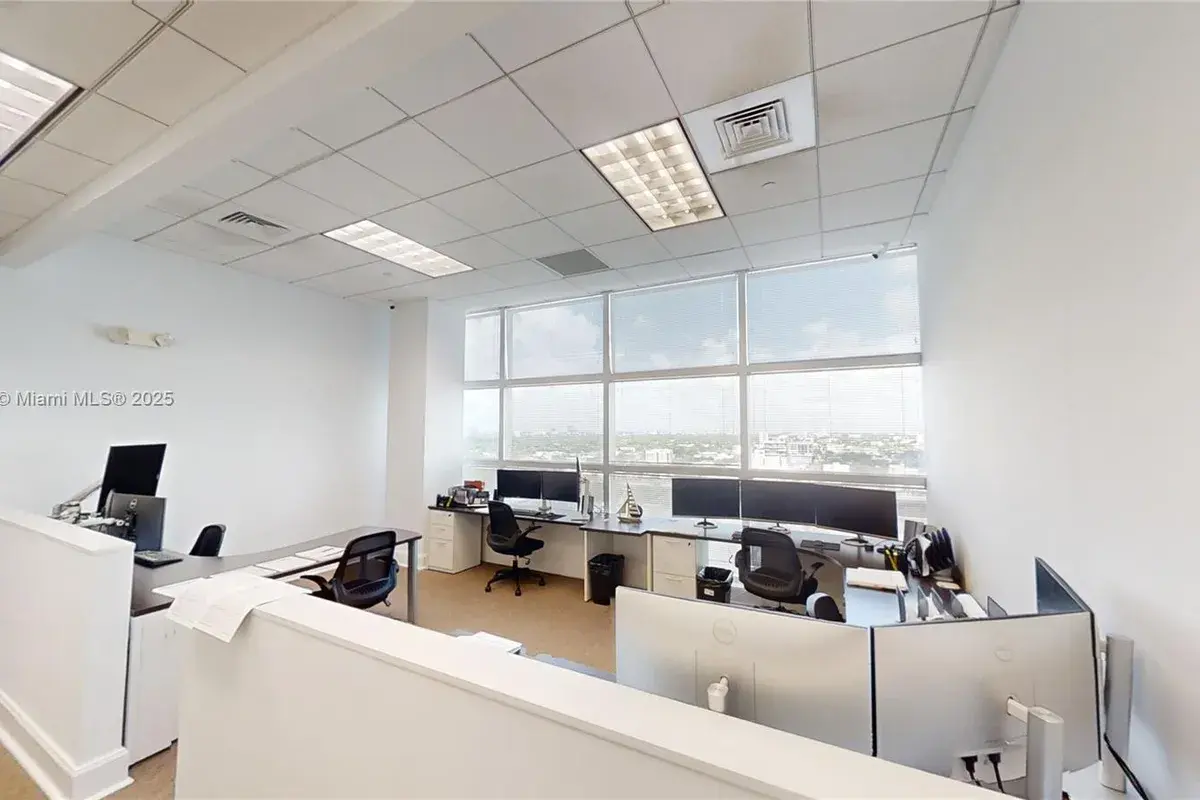175 SW 7th St # 1612, Miami FL 33130