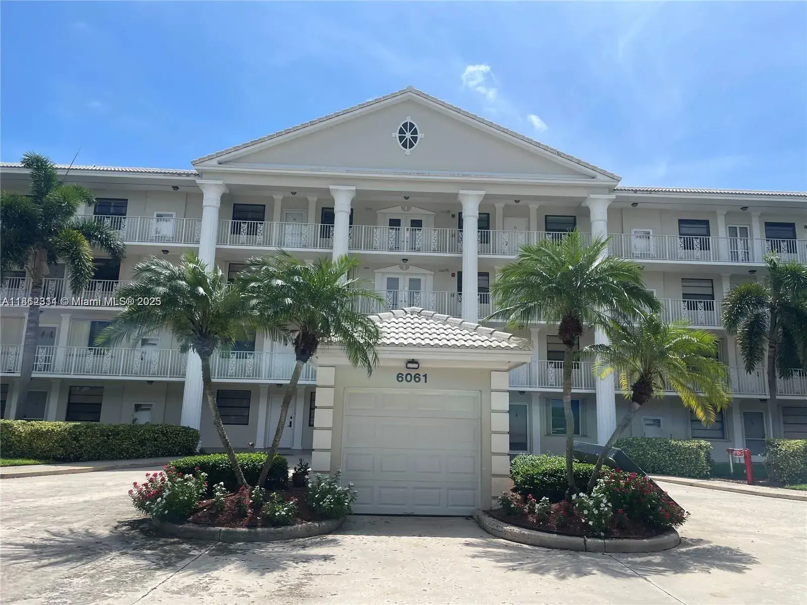 2 bedroom 2 bath Residential for sale at 6061 Balboa Cir # 304, Boca Raton FL 33433