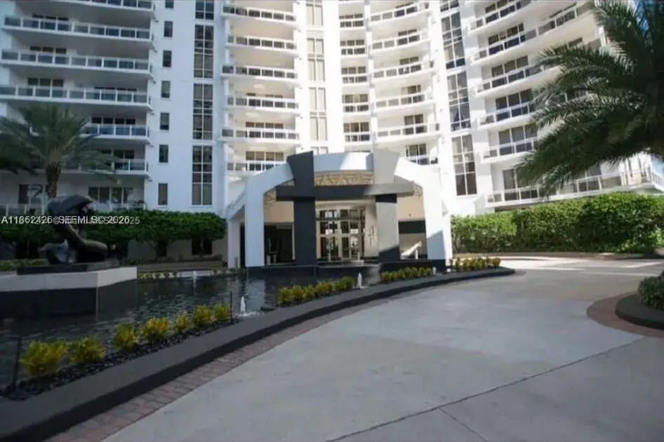 901 Brickell Key Blvd # 2701, Miami FL 33131