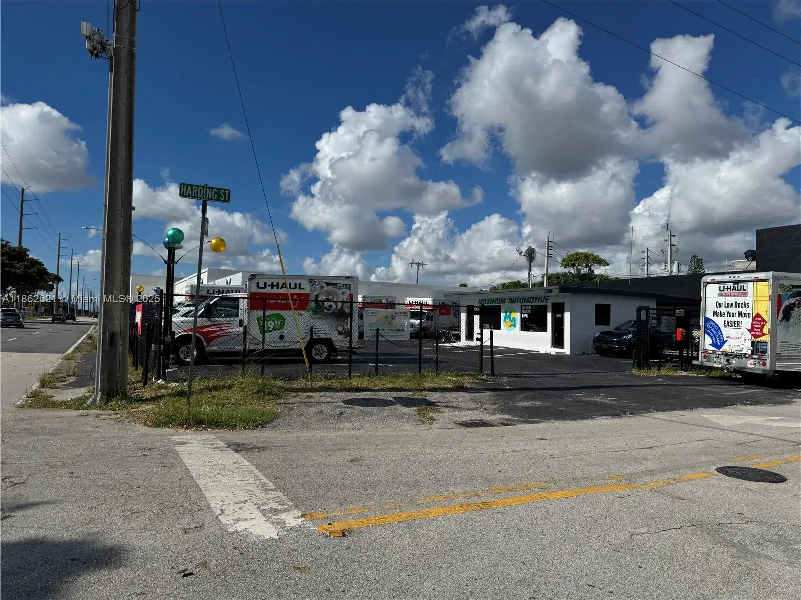 Commercial Sale for sale at 1822 N Dixie Hwy, Hollywood FL 33020