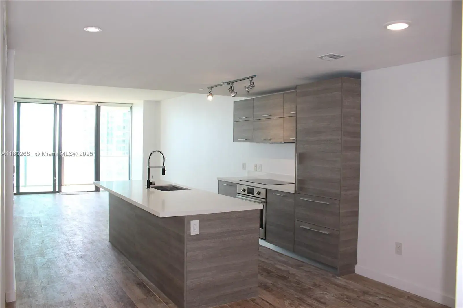 2 bedroom 3 bath Residential for sale at 650 NE 32nd St # 3703, Miami FL 33137