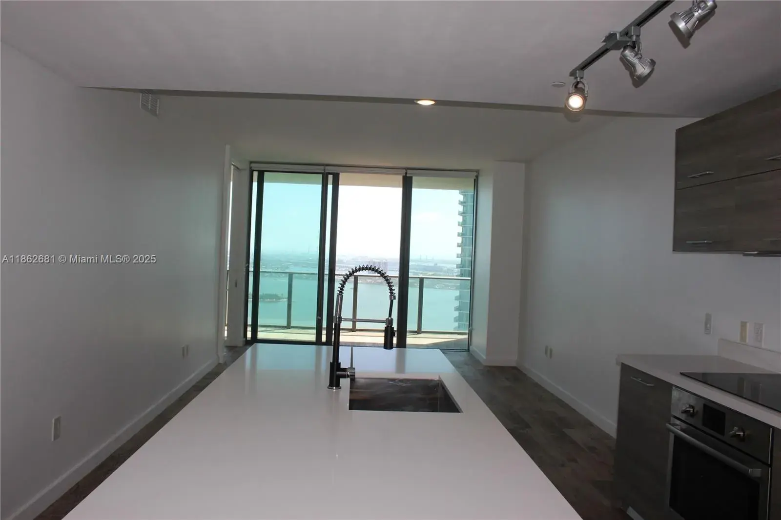 650 NE 32nd St # 3703, Miami FL 33137
