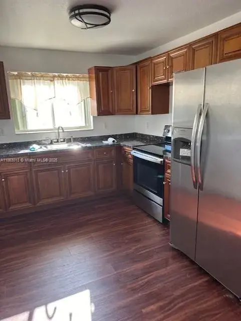 220 NW 7th Ave # 3, Miami FL 33128
