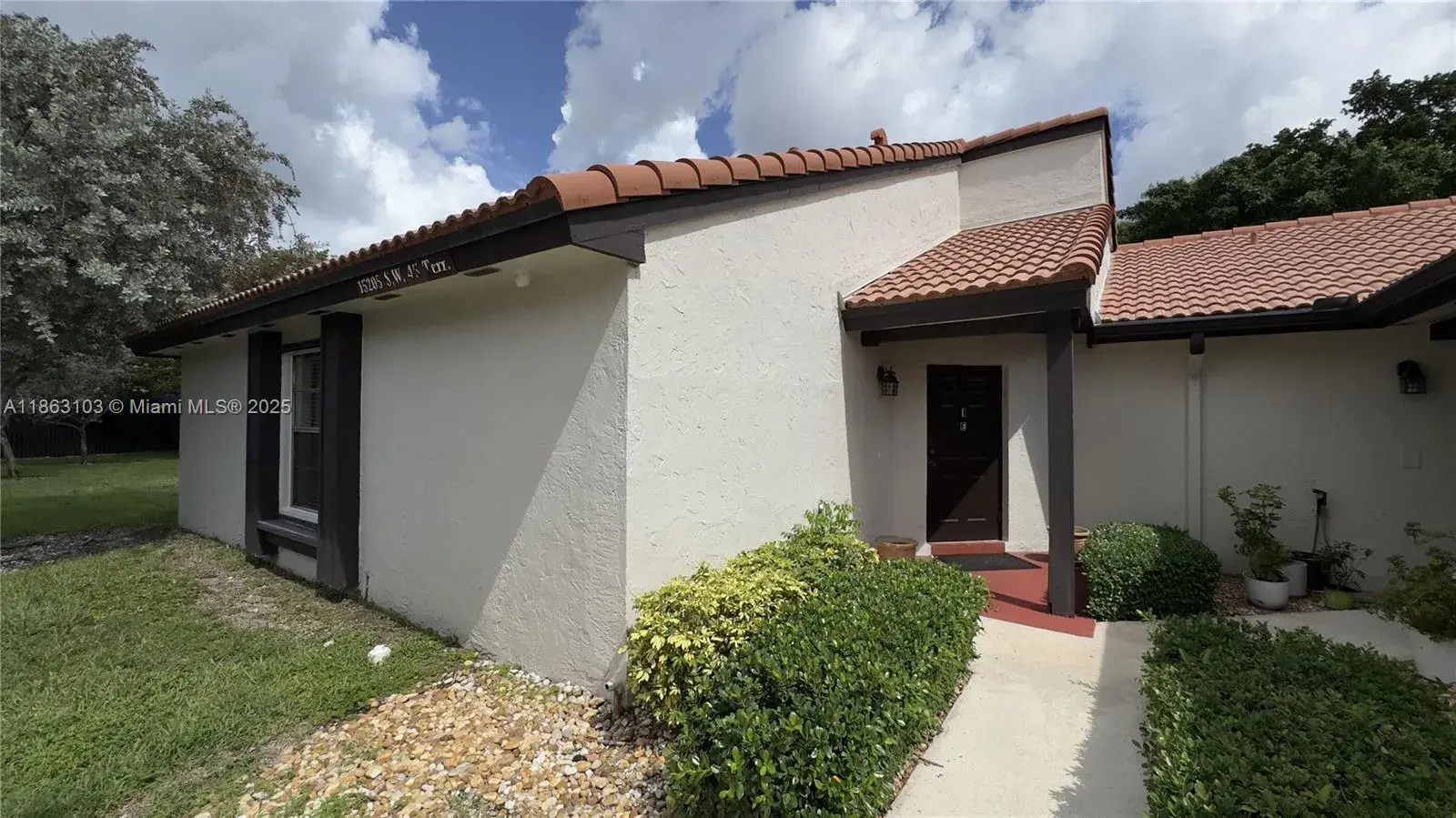 2 bedroom 2 bath Residential for sale at 15205 SW 45th Ter # 45E, Miami FL 33185