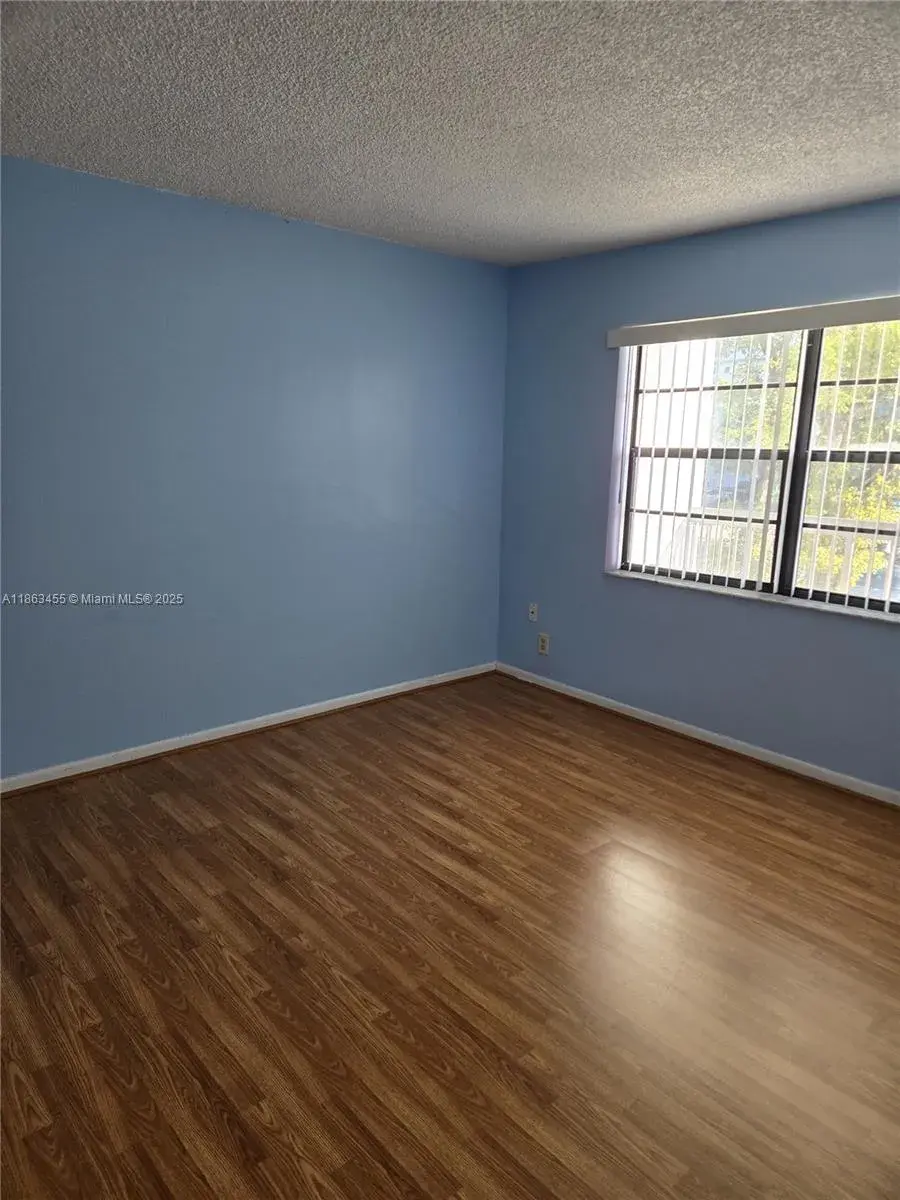 1301 NE 7th St # 207, Hallandale Beach FL 33009