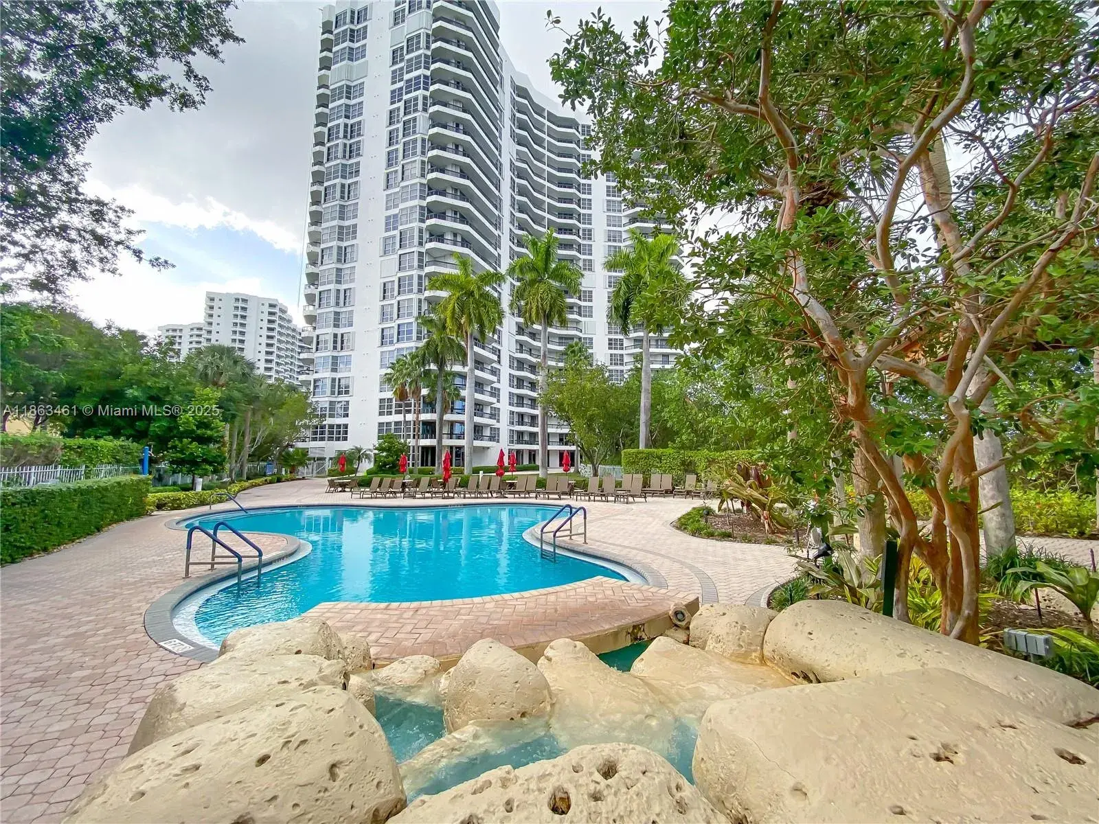 2 bedroom 2 bath Residential for sale at 3400 NE 192nd St, Aventura FL 33180