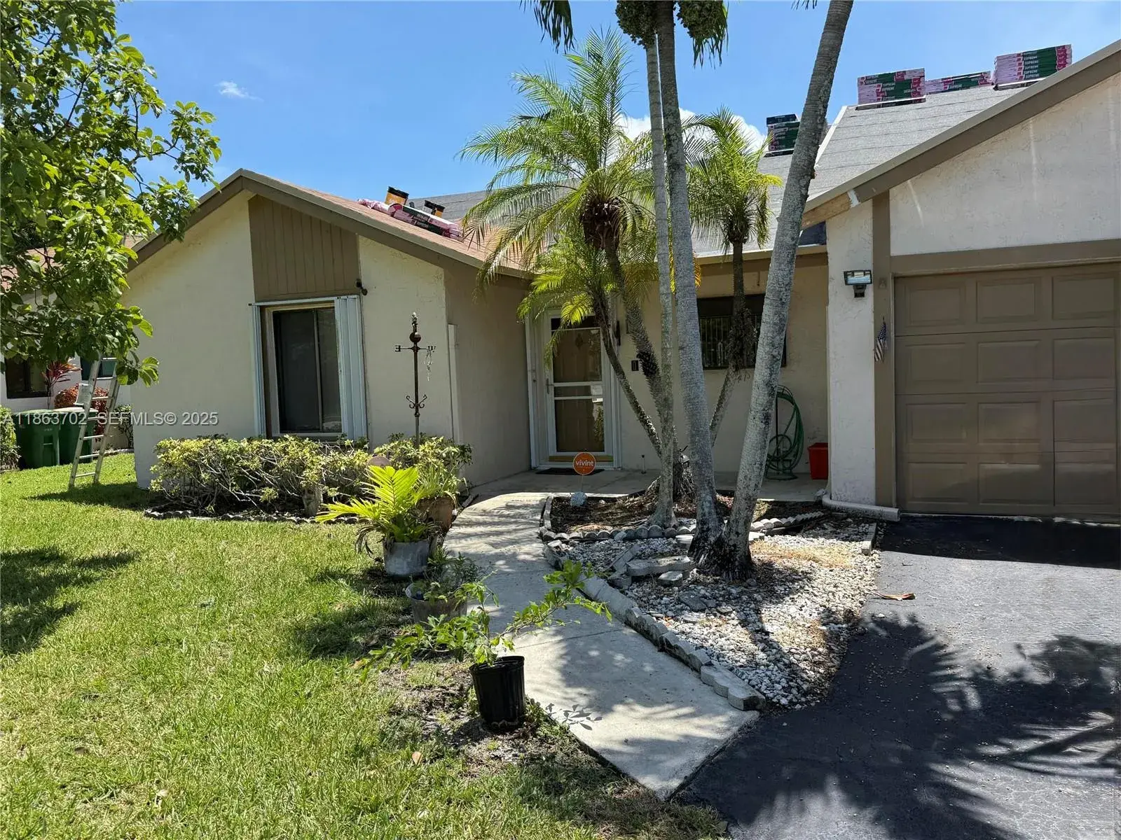 2 bedroom 2 bath Residential for sale at 7808 NW 60th St, Tamarac FL 33321