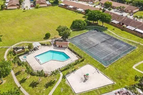 6708 NW 193rd Ter, Hialeah FL 33015
